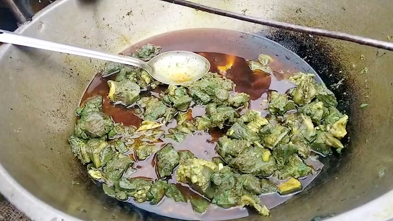 সবুজ গরুর মাংস, নেপথ্যে কী?