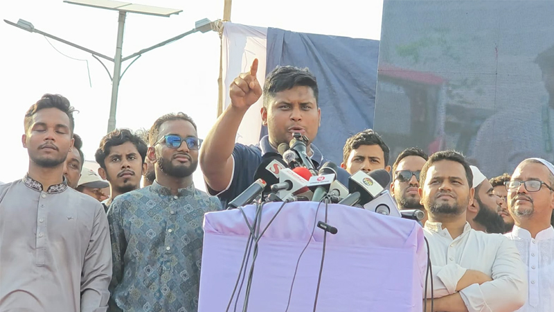 শিক্ষামন্ত্রী স্ট্যান্টবাজিতে ওস্তাদ: হাসনাত
