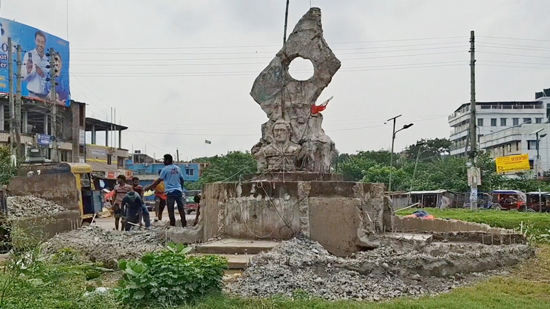 ঝিনাইদহে বীরশ্রেষ্ঠ হামিদুর রহমানের ভাস্কর্য অপসারণ