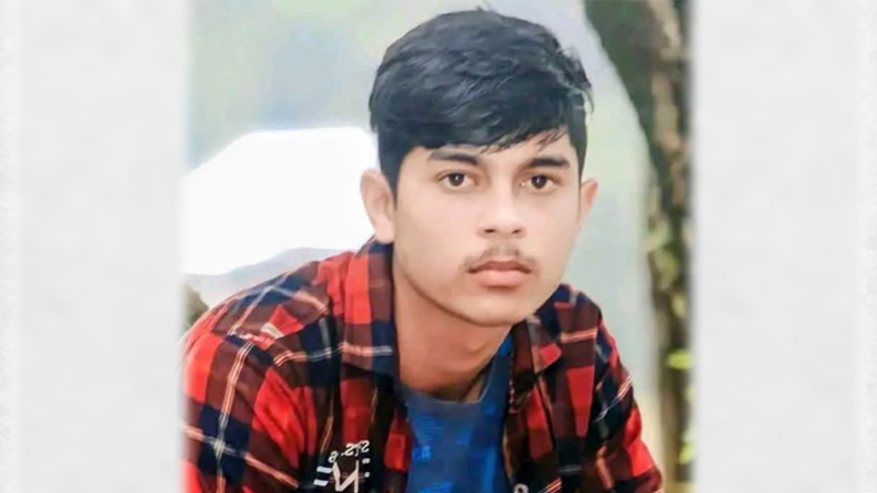 নেত্রকোনায় ট্রেন থেকে পড়ে পোশাককর্মী নিহত