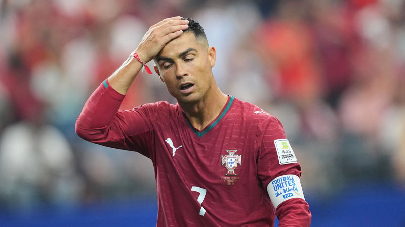 রোনালদোকে ৩০ দিনের নিষেধাজ্ঞা দিল পর্তুগাল