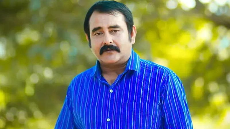 সিনেমার স্বপ্ন এখনো বাঁচিয়ে রেখেছেন শামীম জামান এক পাতিলের সংসার-এর পরিচালক ও অভিনেতা শামীম জামান তিন প্রজন্মের গল্প নিয়ে কথা বলছেন