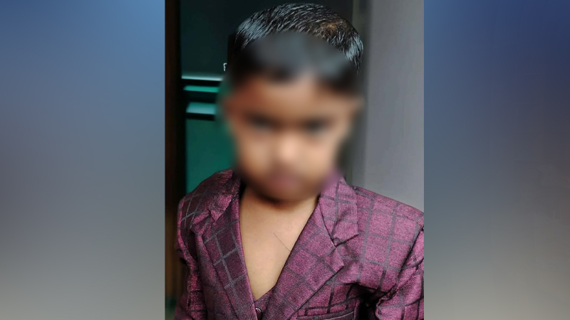 কুকুরের ফেলে দেওয়া বিস্কুট খেয়ে জলাতঙ্কে শিশুর মৃত্যু, হাসপাতালে মা কুকুরের বিস্কুট খেয়ে জলাতঙ্কে শিশুর মৃত্যুর ঘটনায় শোক