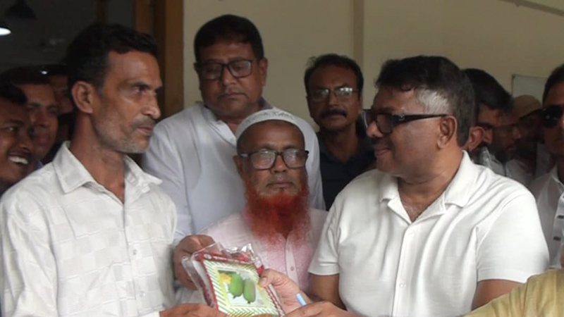 সরকার কৃষি ও কৃষকের উন্নয়নে কাজ করছে: হুইপ দুলু