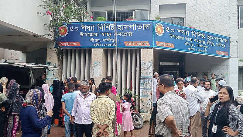 গাজীপুরে কাভার্ডভ্যানের চাপায় একই পরিবারের ৩ জন নিহত