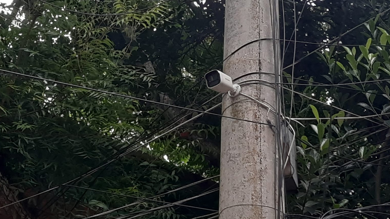 মাগুরা শহরের অধিকাংশ সিসি ক্যামেরা অচল, বাড়ছে অপরাধ মাগুরা শহরের অচল সিসি ক্যামেরার পাশে দাঁড়িয়ে স্থানীয় বাসিন্দারা