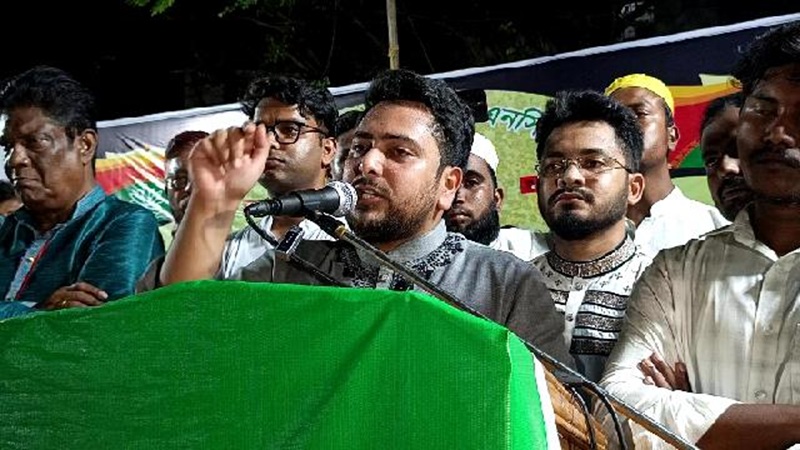 রাষ্ট্রপতি যেন দেশ থেকে পালাতে না পারেন: নাহিদ