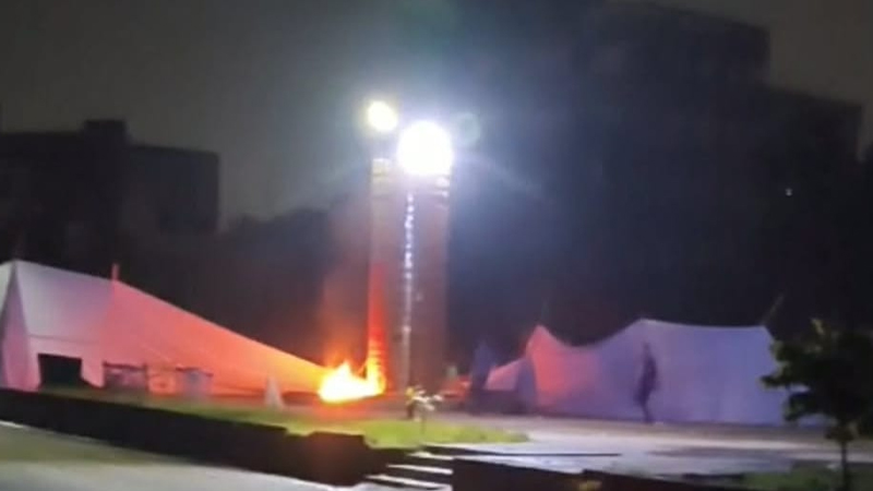 নারায়ণগঞ্জে ‘জুলাই শহীদ স্মৃতিস্তম্ভে’ দুর্বৃত্তের আগুন
