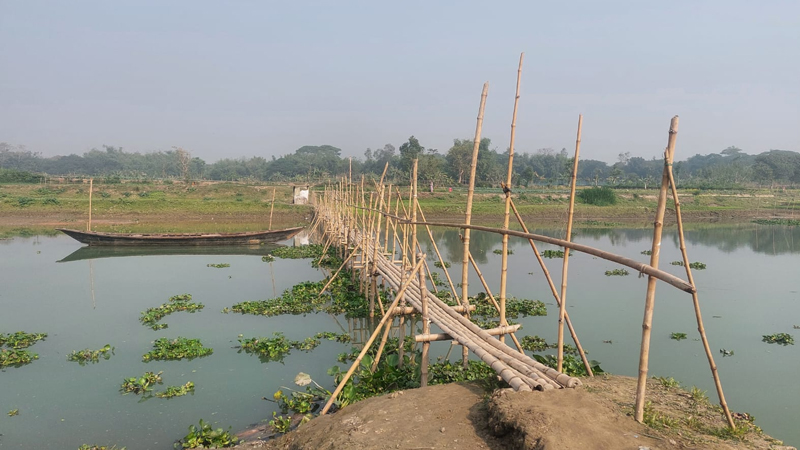পুরাতন ব্রহ্মপুত্রে সেতুর দাবি, ৭ বছরেও কাটেনি দুই পাড়ের দুর্ভোগ
