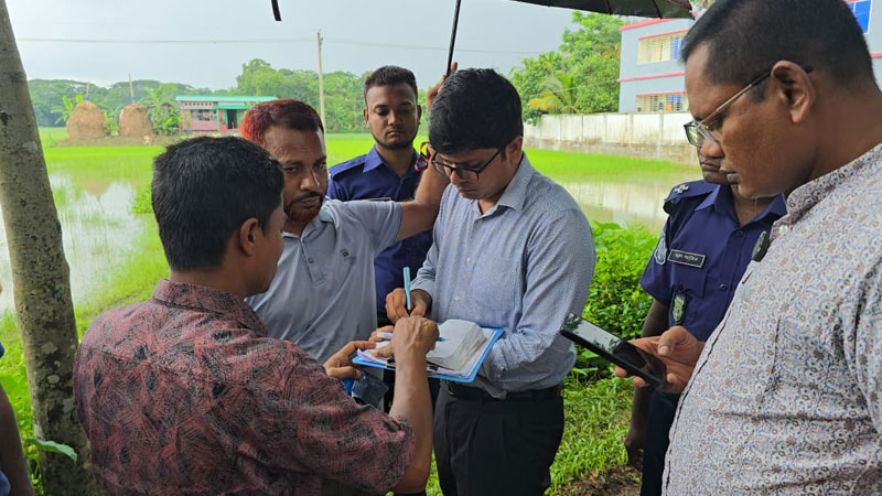 অবৈধ বালু উত্তোলনে চারটি জাহাজকে ২ লাখ টাকা জরিমানা