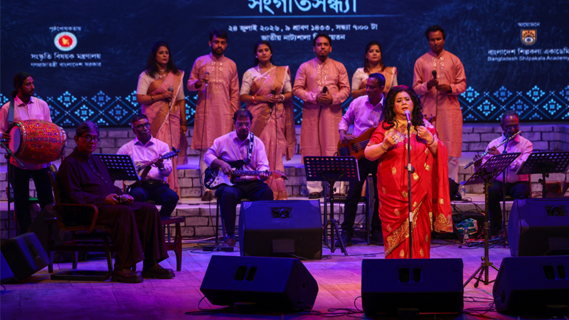 দেশ সেরা যন্ত্রশিল্পীরা বাজিয়েছেন রুনা লায়লার গানে।
