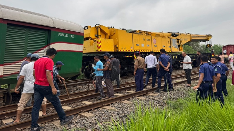 ঈশ্বরদীতে লাইনচ্যুত বগি উদ্ধার, ৬ ঘণ্টা পর রেল যোগাযোগ স্বাভাবিক