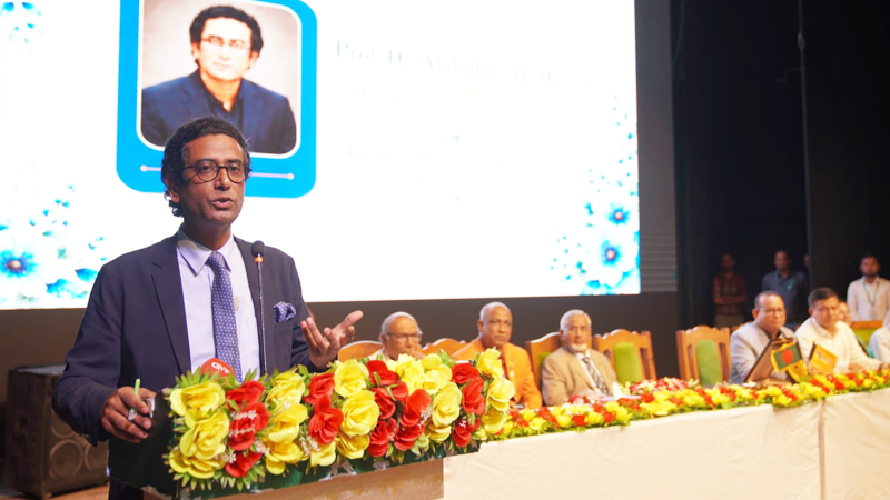 পাবলিক-বেসরকারি বিশ্ববিদ্যালয়ের ব্যবধান কমাতে চায় ইউজিসি