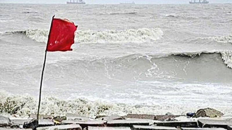 সাগর উত্তাল: চার সমুদ্রবন্দরে ৩ নম্বর সতর্ক সংকেত