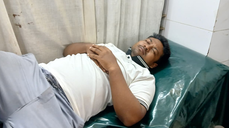 কুড়িগ্রামে জুলাইয়ের অনুষ্ঠানে সাংবাদিক পেটাল বিএনপি-ছাত্রদল কুড়িগ্রামের উলিপুরে জুলাই গণঅভ্যুত্থান দিবসের অনুষ্ঠানে হামলার শিকার সাংবাদিক মোহাম্মদ জুবাইর।