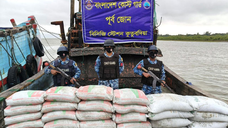 মায়ানমারে পাচারের সময় সিমেন্ট-সার জব্দ