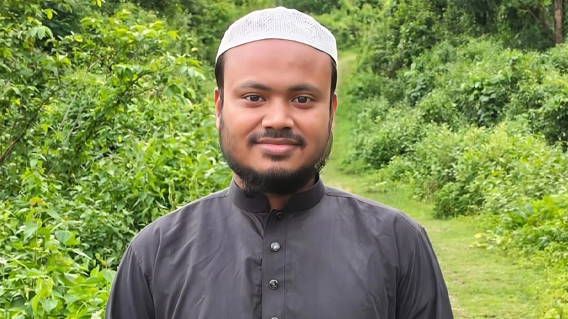 টেকনাফে ৫ লাখ টাকা মুক্তিপণ দিয়ে ফিরলেন অপহৃত দর্জি টেকনাফে পাঁচ লাখ টাকা মুক্তিপণ দিয়ে অপহরণকারীদের কাছ থেকে ফিরে আসা দর্জি মোস্তাক আহমদ