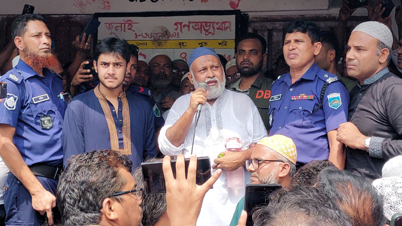 প্যারোলে মুক্তি পেয়ে মায়ের জানাজায় আ.লীগ নেতা রাসেল