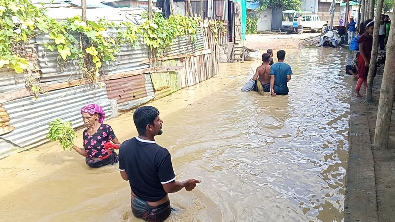 হঠাৎ ভারী বৃষ্টিতে খাগড়াছড়ির নিম্নাঞ্চল প্লাবিত