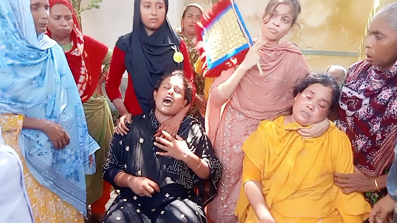 একই গ্রামের ৪ প্রবাসীর শেষ বিদায়, পাশাপাশি কবরে দুই ভাই