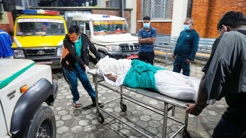 দ্রুত পচছে মরদেহ, শনাক্ত ও সংরক্ষণ সংকটে নেপাল