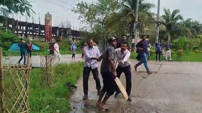 নোবিপ্রবিতে ছাত্রদলের দুই গ্রুপে সংঘর্ষ: সাংবাদিকসহ আহত ১০
