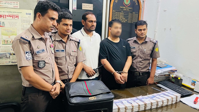 স্বর্ণালংকার কিনতে গিয়ে ৫৭ লাখ টাকার জাল নোটসহ গ্রেপ্তার ১