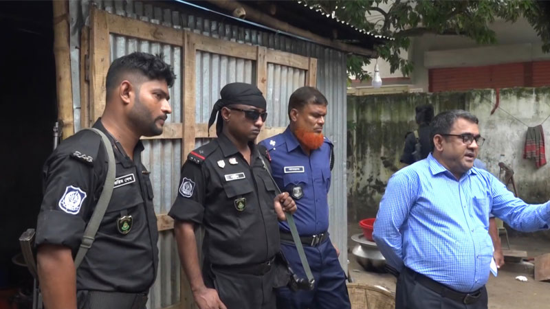 বেকারি ও বিরিয়ানি কারখানায় অভিযানে ৭০ হাজার টাকা জরিমানা