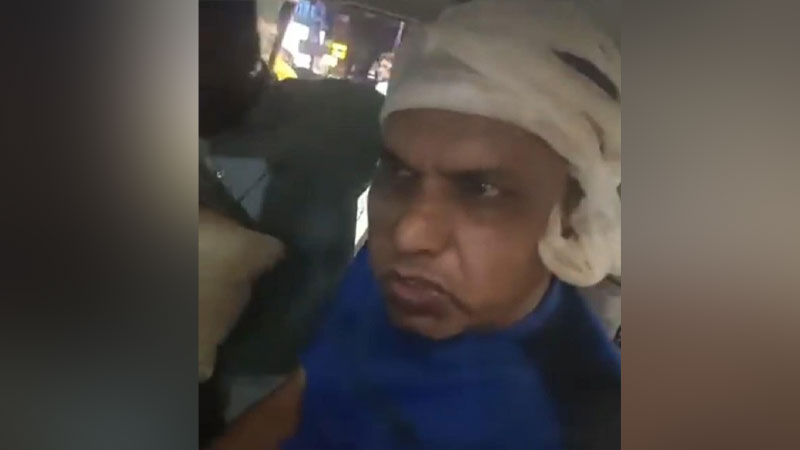 খুলনায় খাদ্য কর্মকর্তাকে প্রকাশ্যে কুপিয়ে জখম
