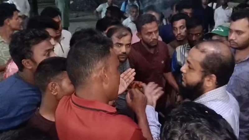 ফ্যামিলি কার্ড নিয়োগে অনিয়মের অভিযোগ, ইউএনও অবরুদ্ধ