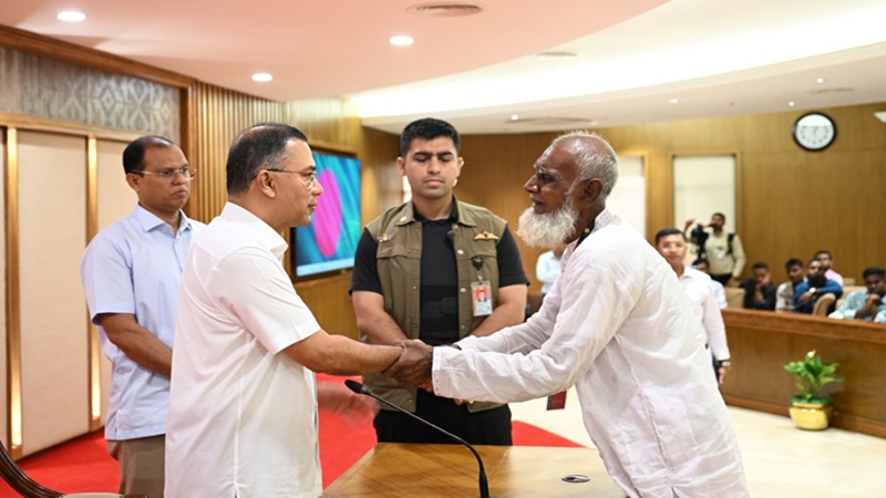 জুলাইয়ে ক্ষতিগ্রস্ত পরিবারের ৭৪ জনকে চাকরি দিলেন প্রধানমন্ত্রী