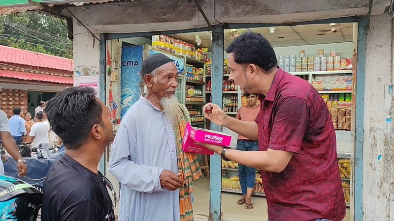 নবনির্বাচিত রাষ্ট্রপতি মির্জা ফখরুলের নিজ জেলায় উল্লাস, মিষ্টি বিতরণ