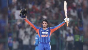 ৩০ বলে সেঞ্চুরি করে ইতিহাসে অভিষেক শর্মা