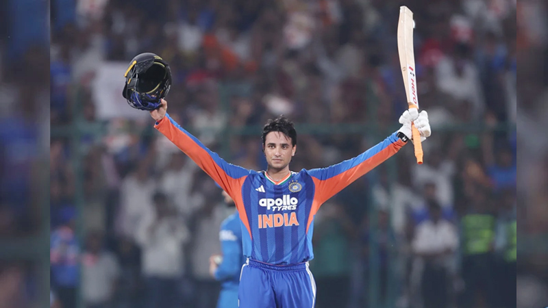 ৩০ বলে সেঞ্চুরি করে ইতিহাসে অভিষেক শর্মা