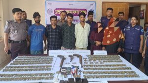 চকরিয়ায় বিপুল অস্ত্রসহ গ্রেপ্তার ৬