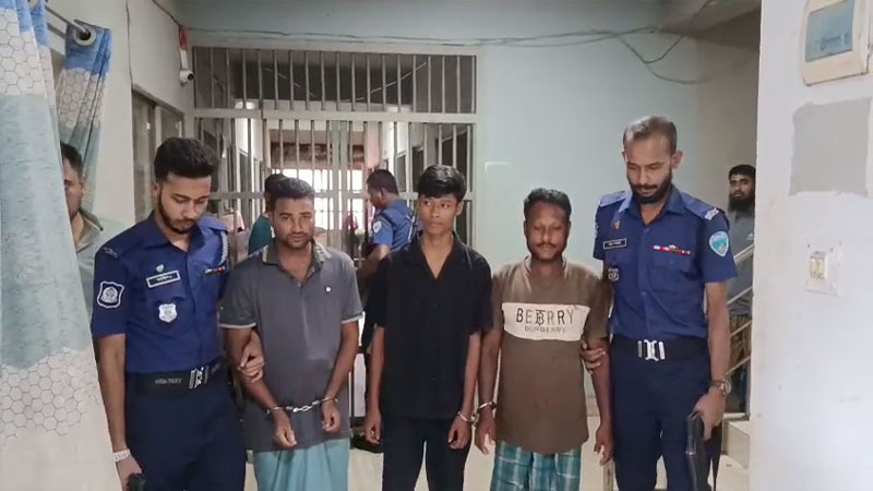 চট্টগ্রামে ডাকাতির প্রস্তুতিকালে অস্ত্রসহ গ্রেপ্তার ৩