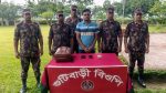 অবৈধভাবে ভারতে যাওয়ার চেষ্টাকালে নির্বাচন অফিসের কর্মচারী আটক