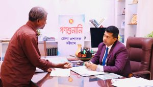 অসহায় ২৭ মানুষের দুঃখ-দুর্দশা শুনে ব্যবস্থা নিলেন চট্টগ্রামের ডিসি