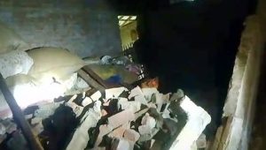 চাঁপাইনবাবগঞ্জে বাড়িতে লুকিয়ে রাখা প্রায় ২০টি ককটেল বিস্ফোরণ
