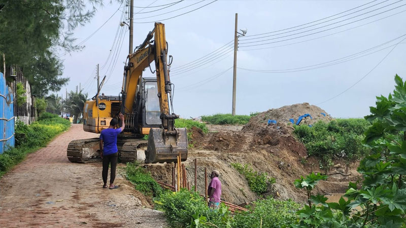 কক্সবাজার সমুদ্রসৈকতে রাস্তা নির্মাণ কাজ বন্ধের নির্দেশ