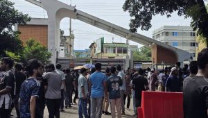 উপাচার্য পরিবর্তনের প্রতিবাদে চুয়েটে সর্বাত্মক শাটডাউন