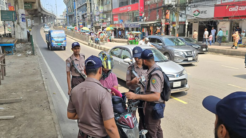 রাজধানীর বিভিন্ন স্থানে ককটেল বিস্ফোরণের ঘটনায় নিরাপত্তা জোরদার