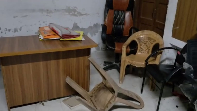 থানা থেকে ১৭ জনকে ছিনিয়ে নিল কিশোর গ্যাং