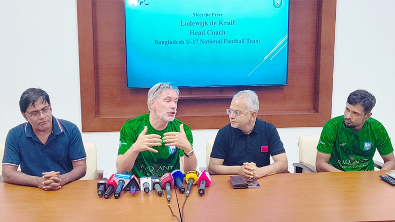 যশোরে অনূর্ধ্ব-১৭ দলের ক্যাম্পের প্রস্তুতিতে সন্তুষ্ট ডি ক্রুইফ