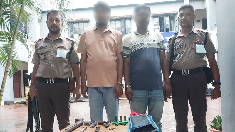 ডেমরায় ব্যবসায়ীর বাড়িতে গুলি, গ্রেপ্তার ২