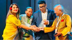 নিউইয়র্কে সম্মাননায় ভূষিত দিনাত জাহান মুন্নী