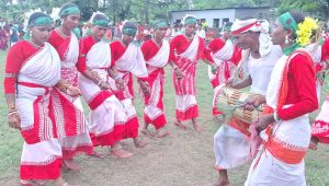 নওগাঁয় ঢোল-মাদলের ছন্দে মুখরিত কারাম উৎসব