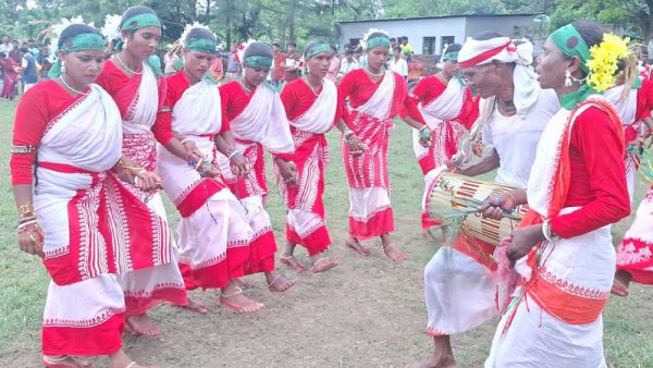 নওগাঁয় ঢোল-মাদলের ছন্দে মুখরিত কারাম উৎসব