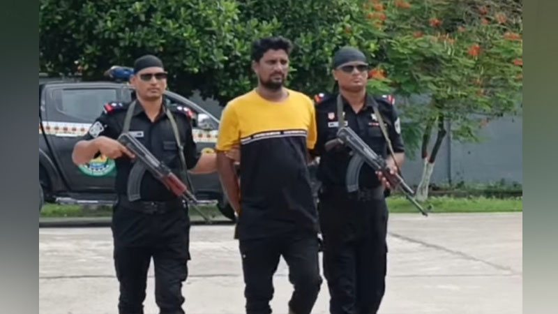 খুলনার শীর্ষ সন্ত্রাসী ও ‘আরমান বাহিনীর’ প্রধান অস্ত্রসহ গ্রেপ্তার