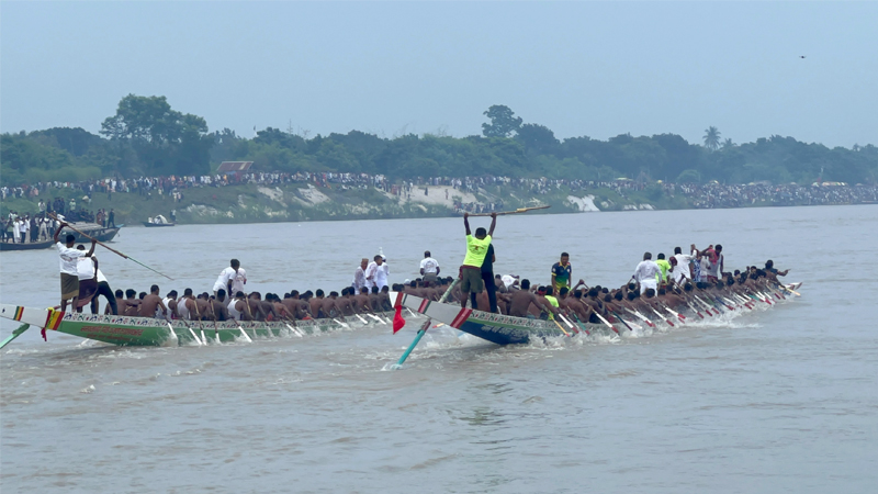 চার বছর পর গড়াই নদীতে ফিরল নৌকাবাইচ